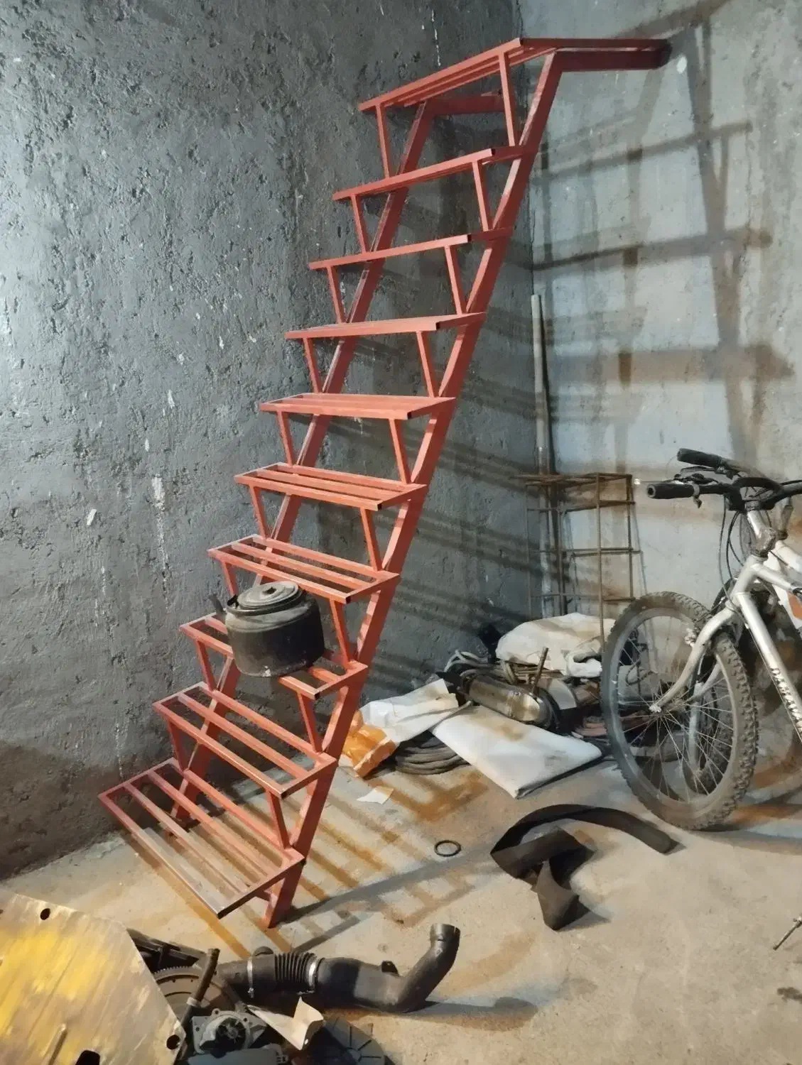 پله آهنی|مصالح و تجهیزات ساختمان|باسمنج, |دیوار