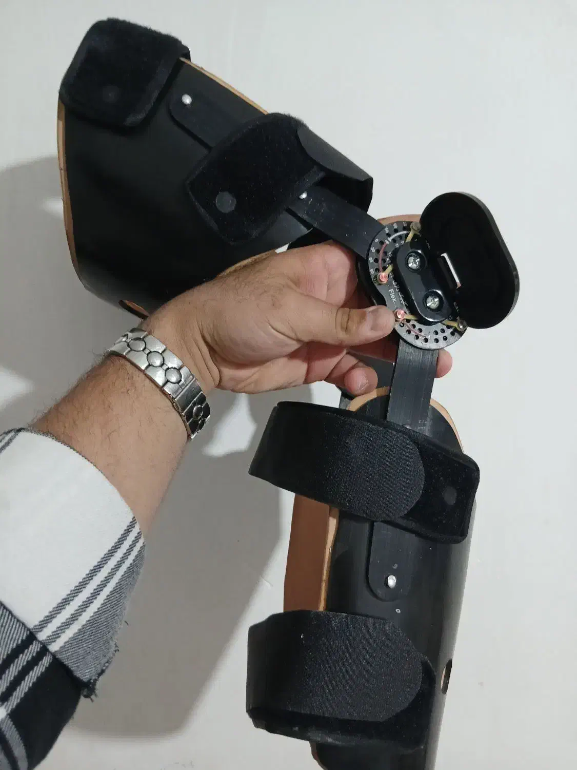 زانو بند طبی|پزشکی|دورود, |دیوار