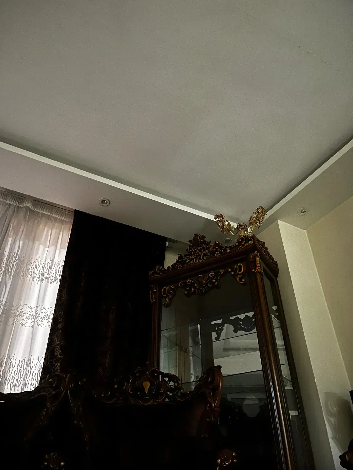 ویترین تمام منبت چوب راش اصل|بوفه، ویترین، کنسول|اصفهان, شاهزید|دیوار