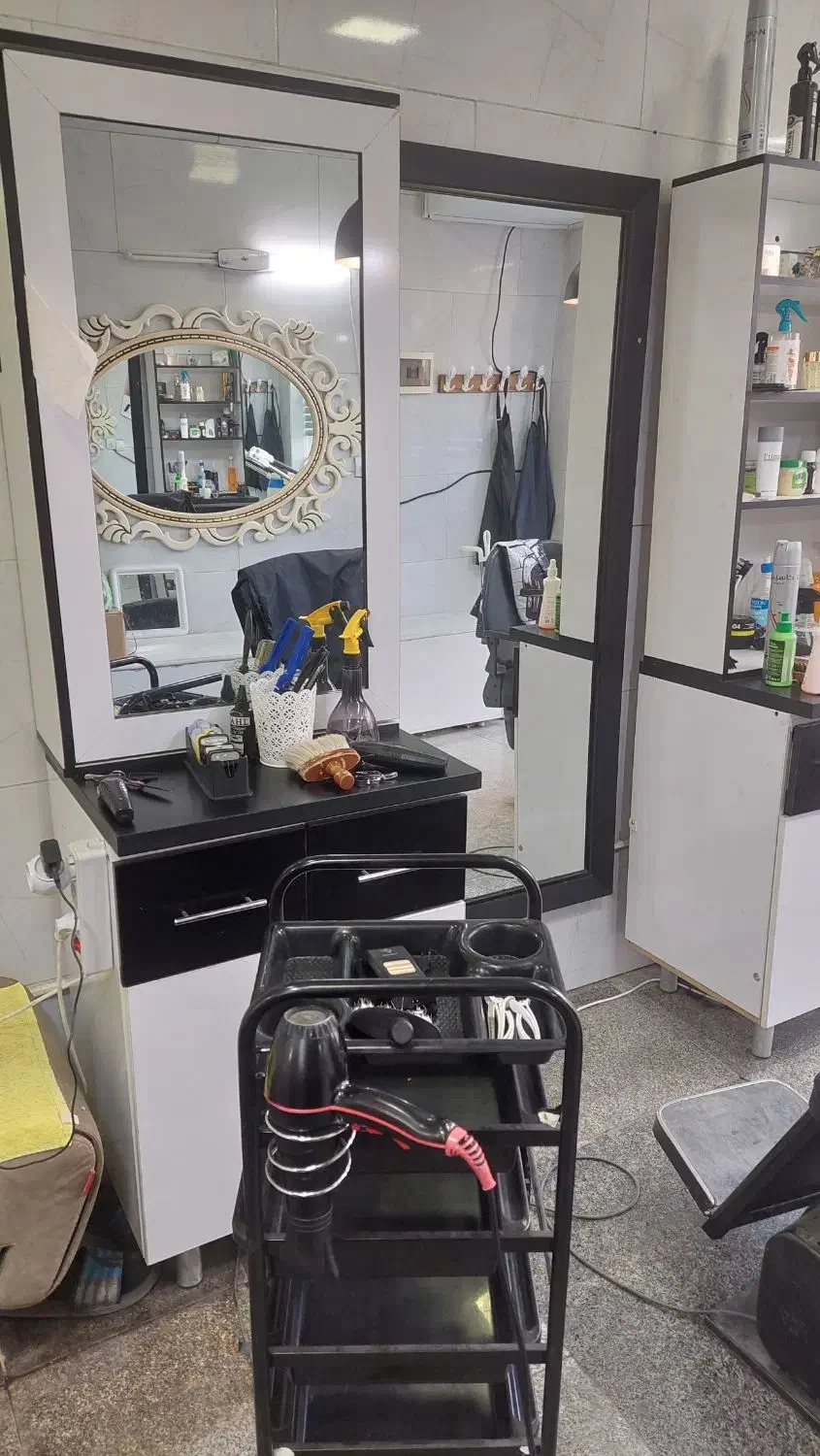 دکور و صندلی آرایشگاه|آرایشگاه و سالنهای زیبایی|پردیس, فاز ۴|دیوار