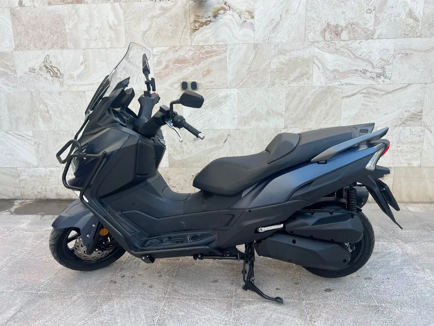 جویمکس|موتورسیکلت|شیراز, وحدت|دیوار