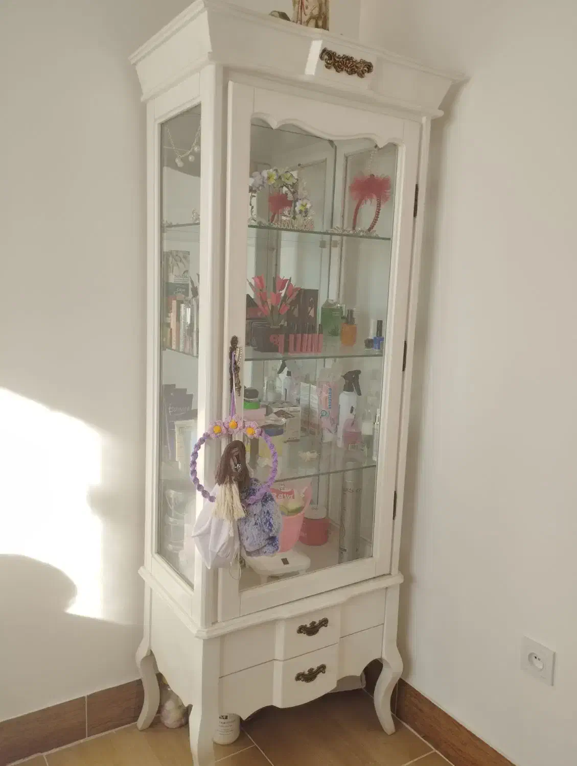 ویترین خیلی تمیز بدون خط و خش|بوفه، ویترین، کنسول|بابل, |دیوار