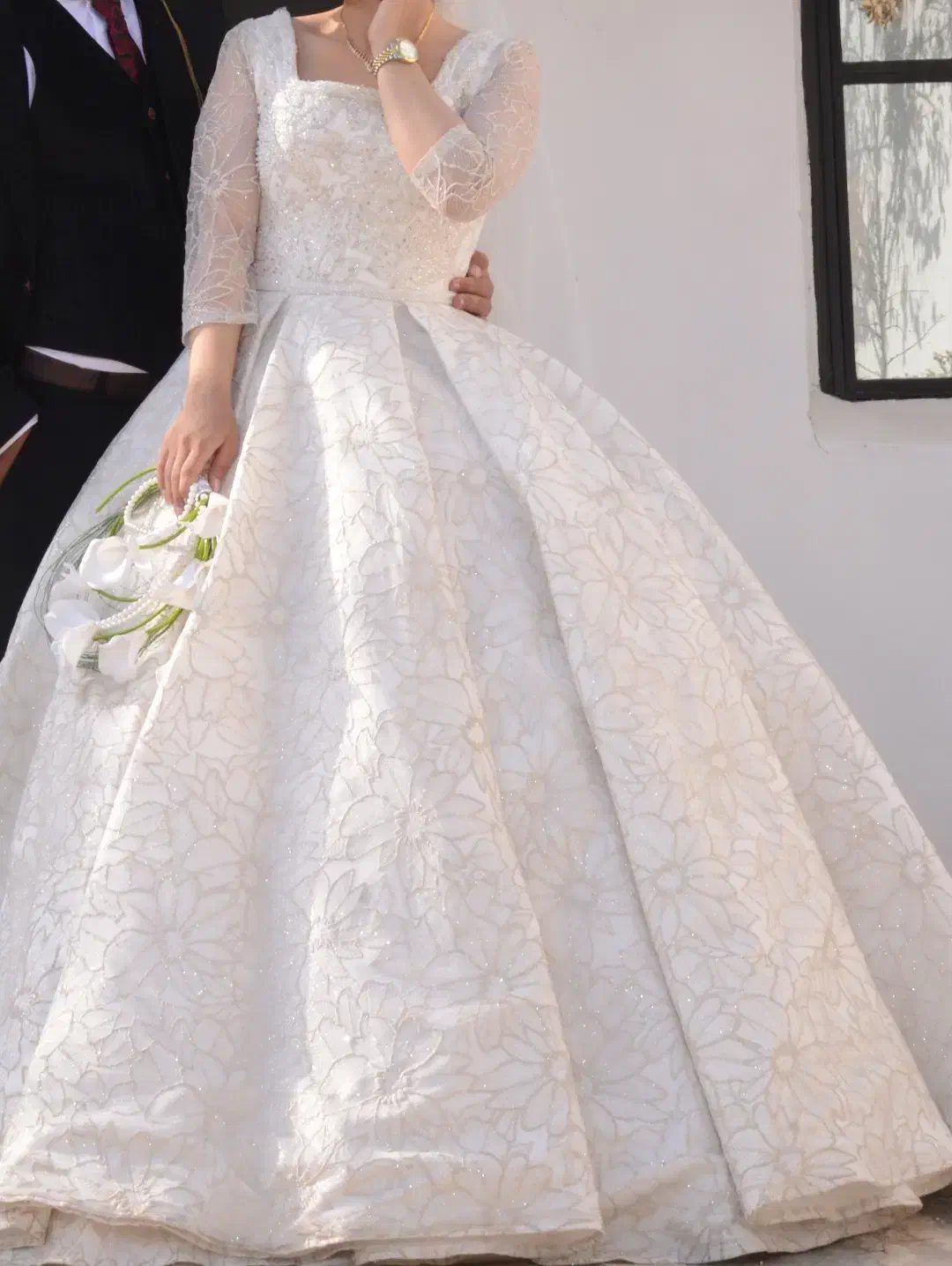 لباس عروس|لباس|گلبهار, نوبهار|دیوار