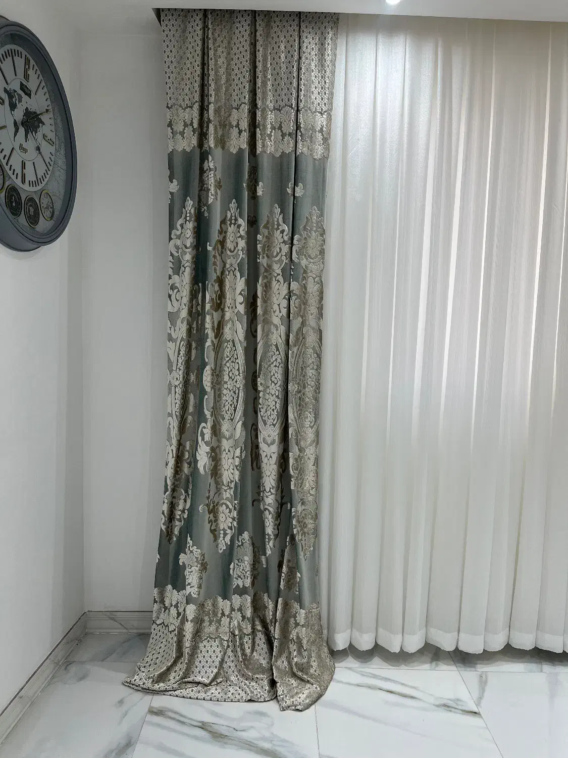 کنار پرده دو عدد به قیمت ۴۲۰۰ در حد نو بسیار زیبا|پرده، رانر، رومیزی|میانه, |دیوار