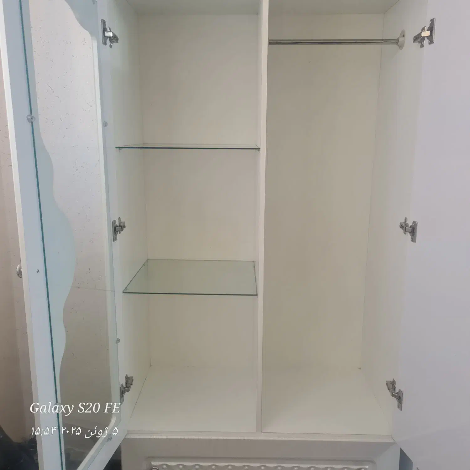 کمد سفید لباس ویترین ودوکشو نو|جاکفشی، کمد، دراور|شاهین‌شهر, خانه کارگر|دیوار