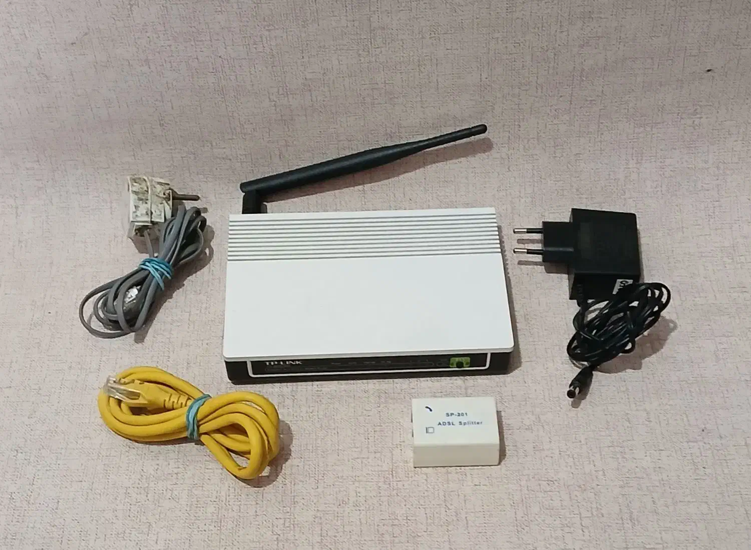 مودم تی پی لینک چهار پورت اصلی تکمیل با همه وسایل|مودم و تجهیزات شبکه|همدان, |دیوار