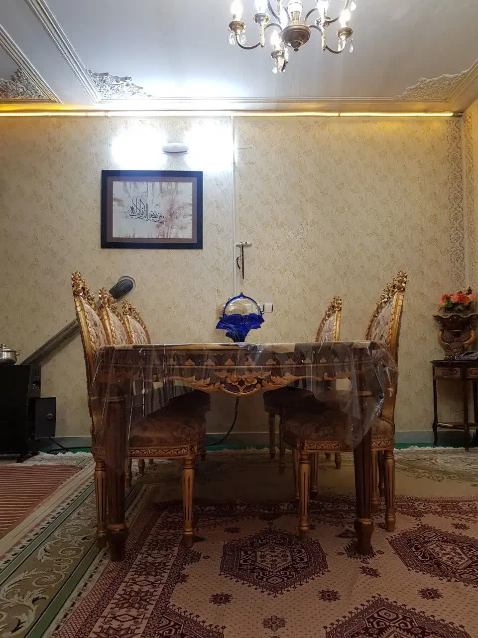 یک عدد میز ناهارخوری به همراه ۶ تا صندلی مبلی|میز و صندلی غذاخوری|اراک, |دیوار