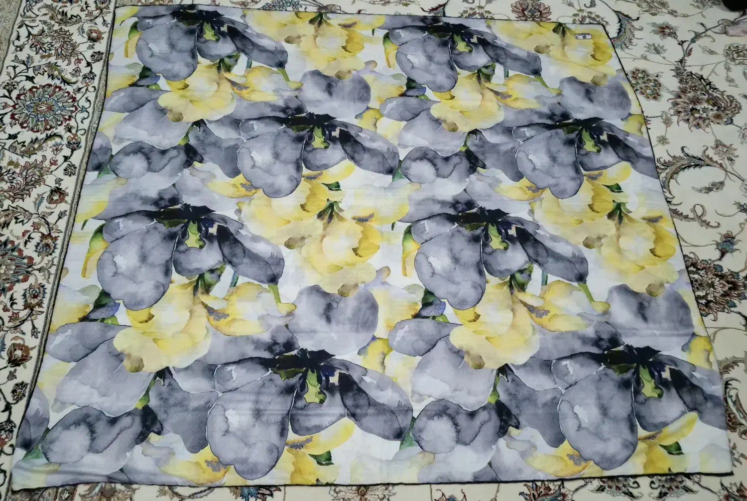 روسری|لباس|صومعه‌سرا, |دیوار