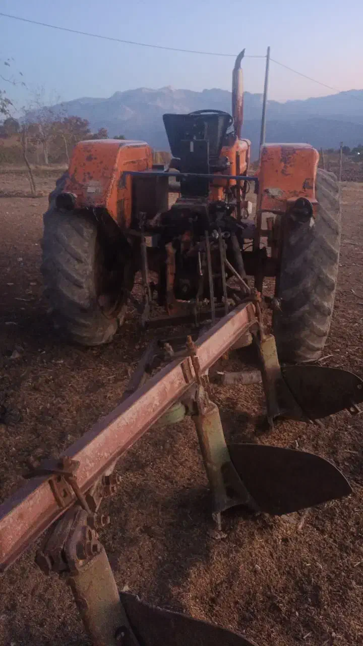 رومانی|خودرو سنگین|پاپی, |دیوار