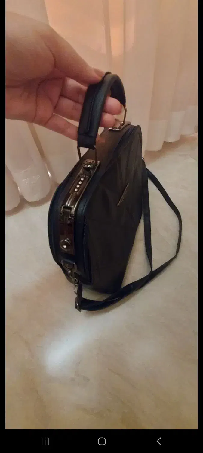 کیف|کیف، کفش، کمربند|کیش, |دیوار