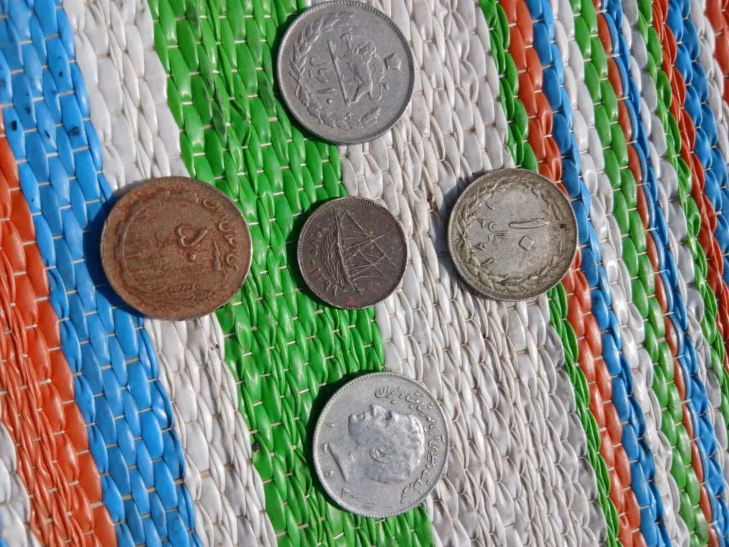 سکه قدیمی بهمراه جمهوری|کلکسیون سکه، تمبر، اسکناس|شهرکرد, |دیوار