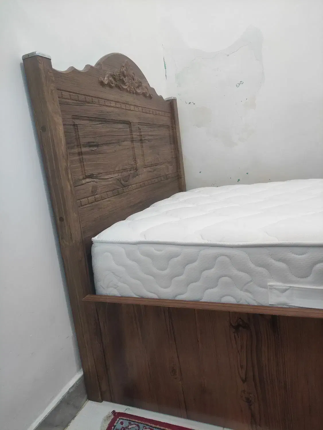 سرویس خواب +دراور و آیینه (ب دلیل مهاجرت)|تخت و سرویس خواب|رشت, چله خانه|دیوار