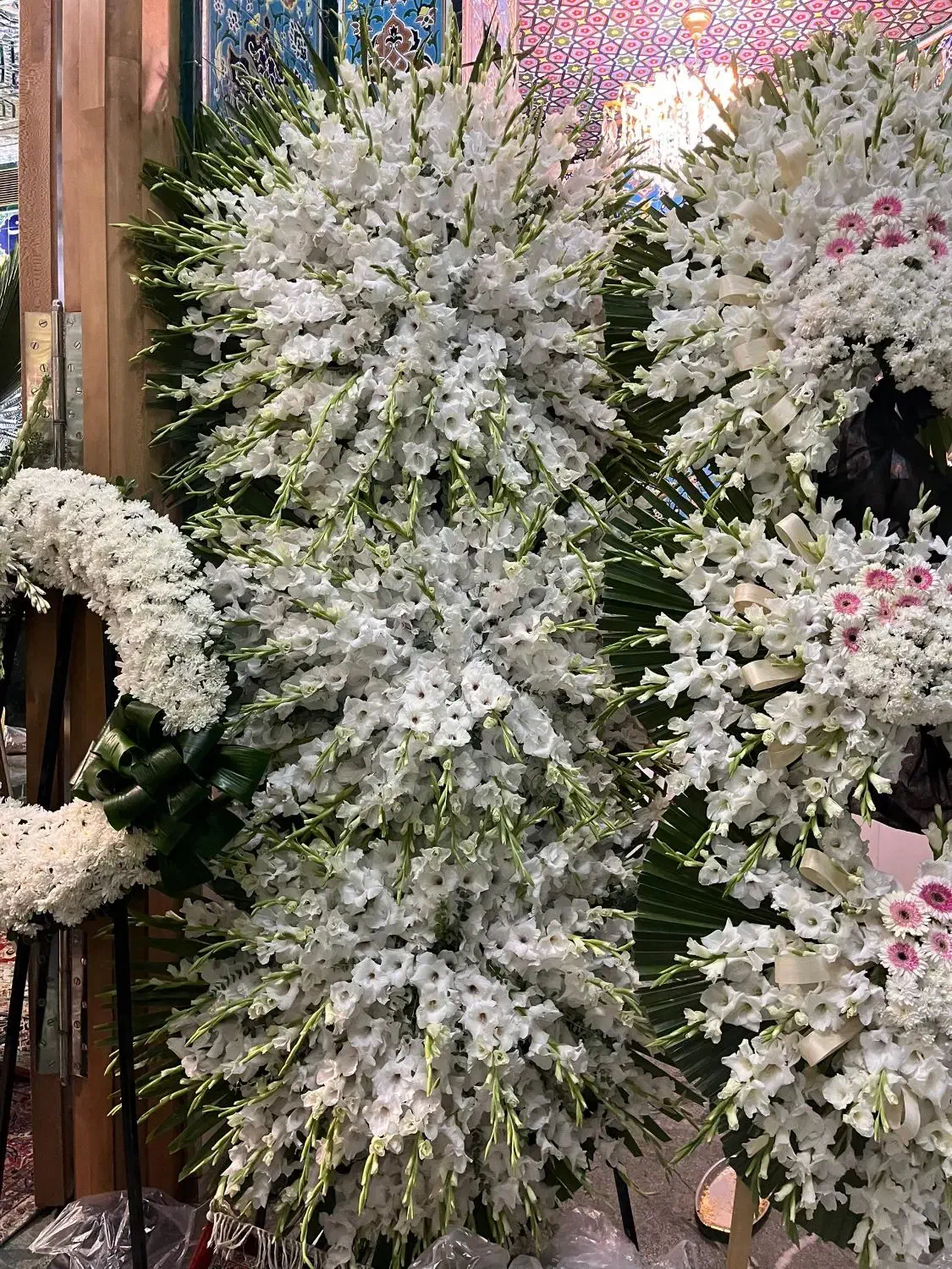 خریدار. تاج گلهای مراسمات شما بعد از اتمام مراسم|خدمات پذیرایی، مراسم|آفتاب, |دیوار