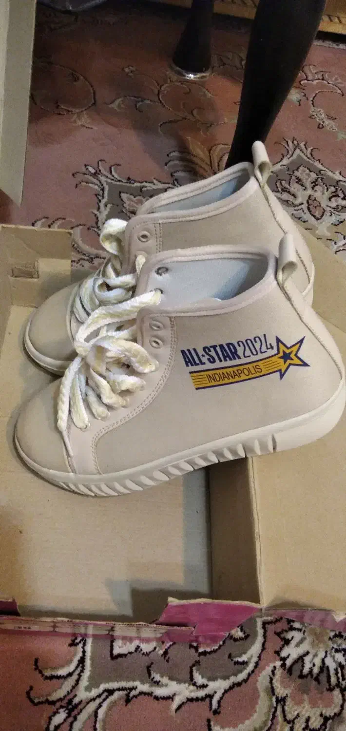 کیف وکفش|کیف، کفش، کمربند|پرند, فاز ۴|دیوار