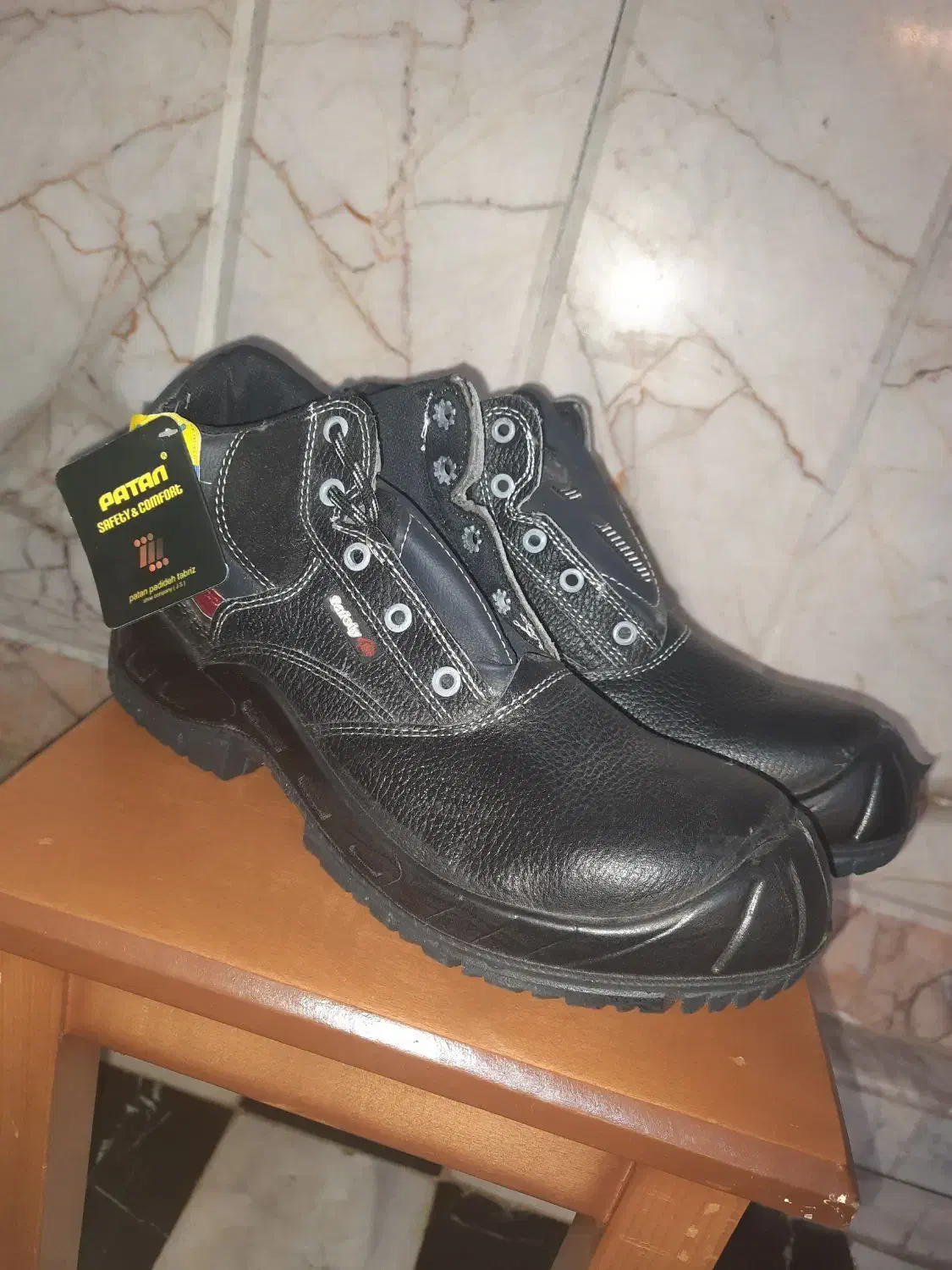 کفش|کیف، کفش، کمربند|نیشابور, شهرک ولیعصر|دیوار