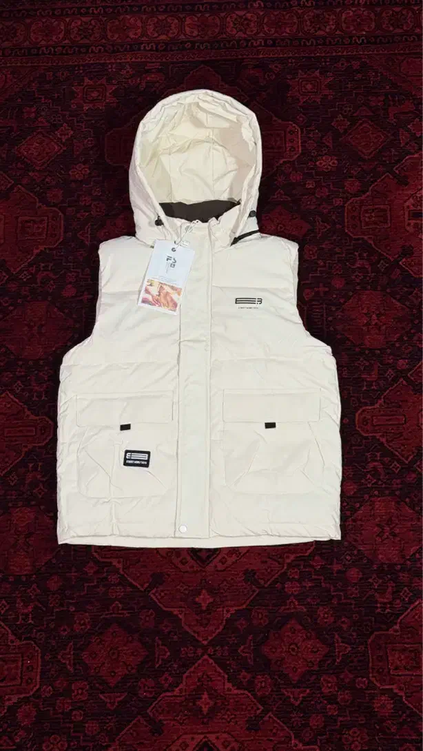 پافر اورجینال رنگبندی سفید|لباس|نجف‌آباد, شهدای غربی|دیوار