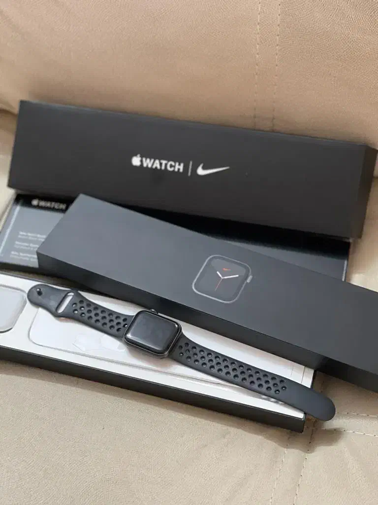 اپل واچ سری ۶ مدل نایکی سایز ۴۰|ساعت|اصفهان, تیران|دیوار