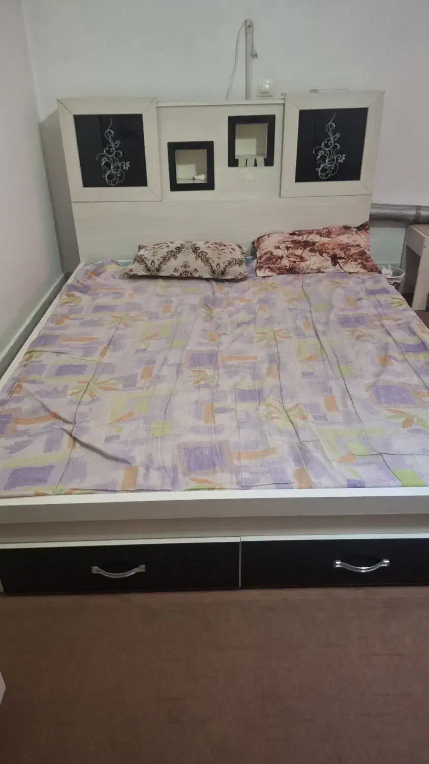 تخت و پاتختی کاملا سالم|تخت و سرویس خواب|قم, چهل اختران|دیوار