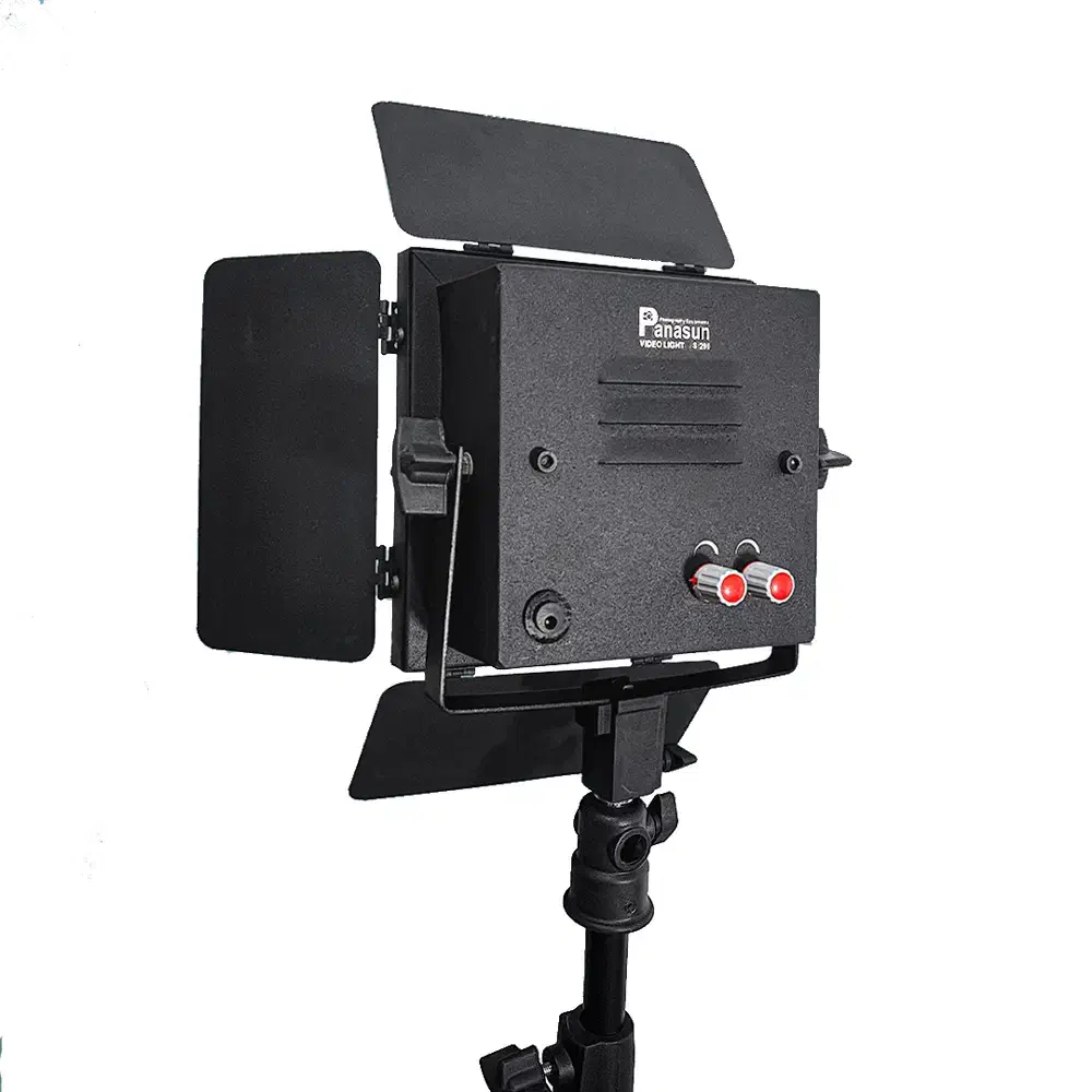 نور ثابت panasun به همراه سه پایه|دوربین عکاسی و فیلم‌برداری|همدان, |دیوار