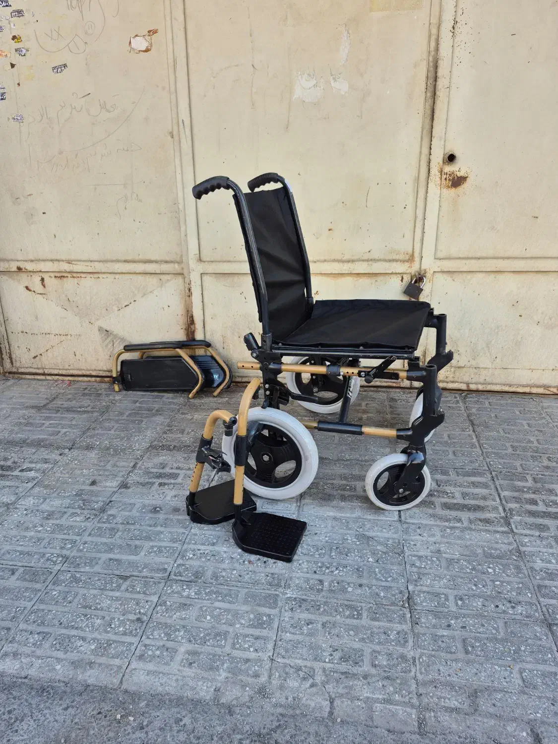 دو تا ویلچر خارجی فوق سبک مسافرتی|آرایشی، بهداشتی، درمانی|شاهین‌شهر, مخابرات (شهید بهشتی)|دیوار