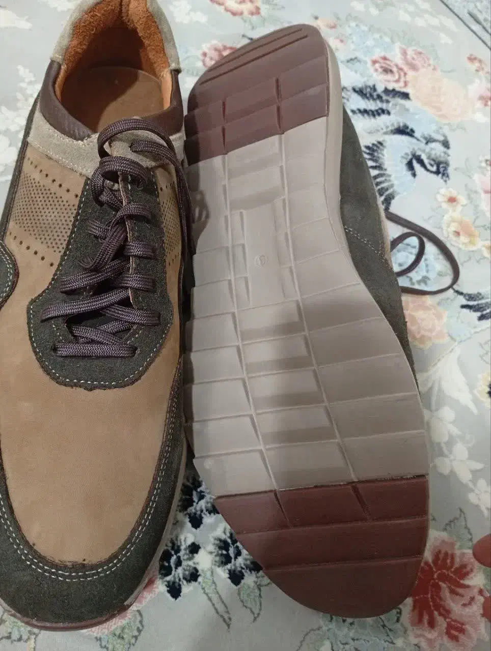 کفش مردانه|کیف، کفش، کمربند|تربت جام, ترکمن ها|دیوار