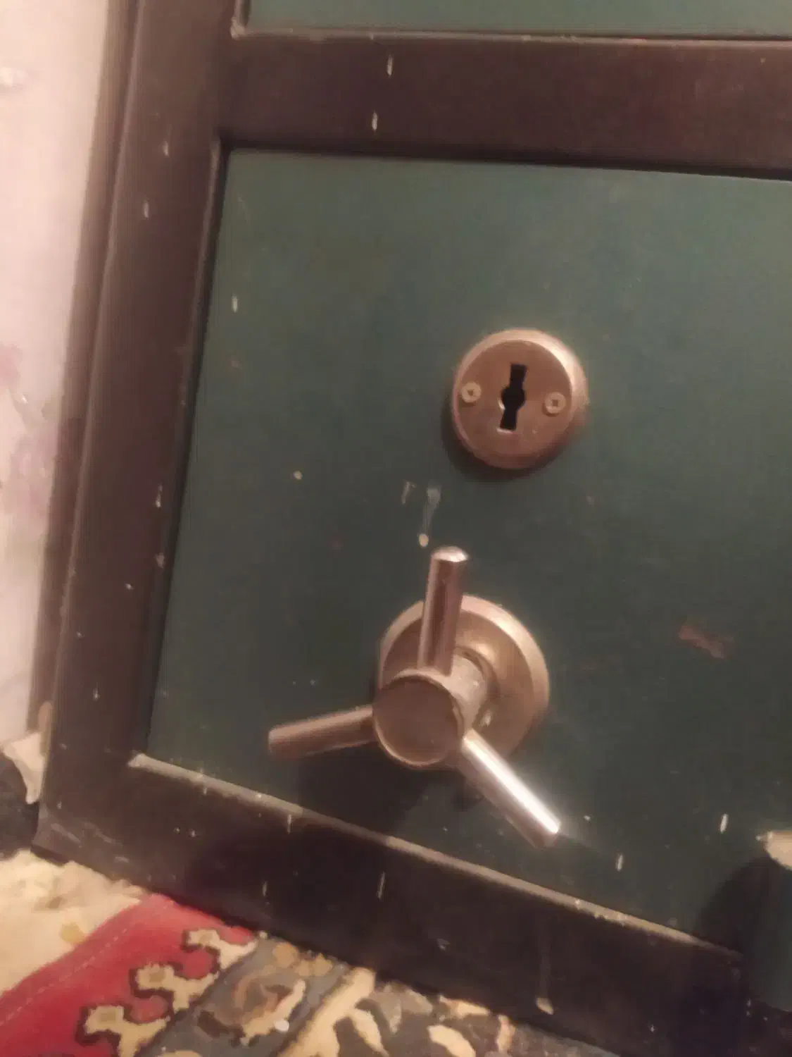 گاو صندوق دو طبقه|ابزارآلات|تربتحیدریه, حاجی یار|دیوار