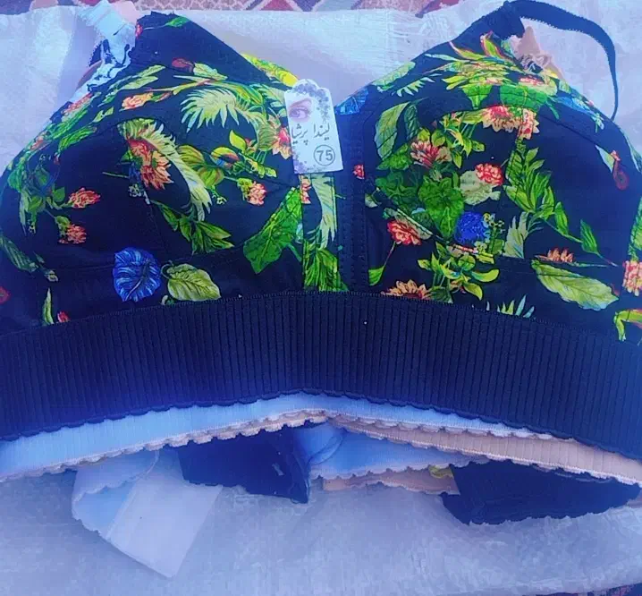 لباس زیر|لباس|میناب, |دیوار