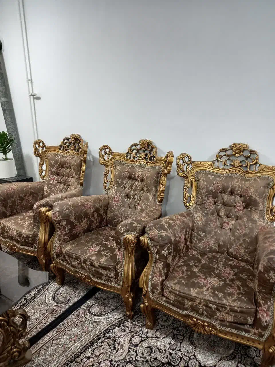 مبل سلطنتی ۷نفره با ۲تا میزبان|مبلمان خانگی و میز عسلی|آستانه اشرفیه, |دیوار