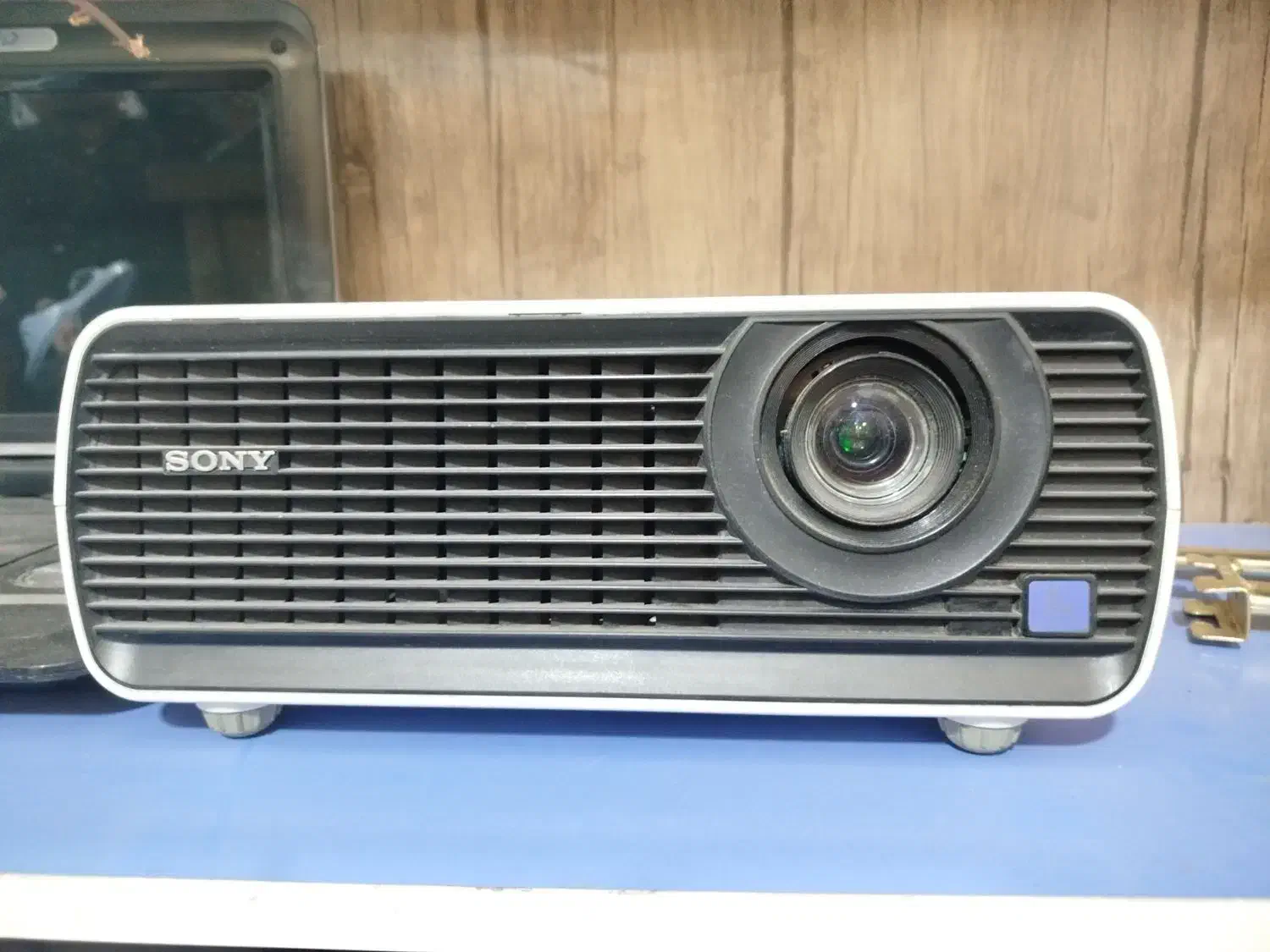 ویدیو پروژکتور سونی xga vpl ex100|تلویزیون و پروژکتور|مرند, |دیوار