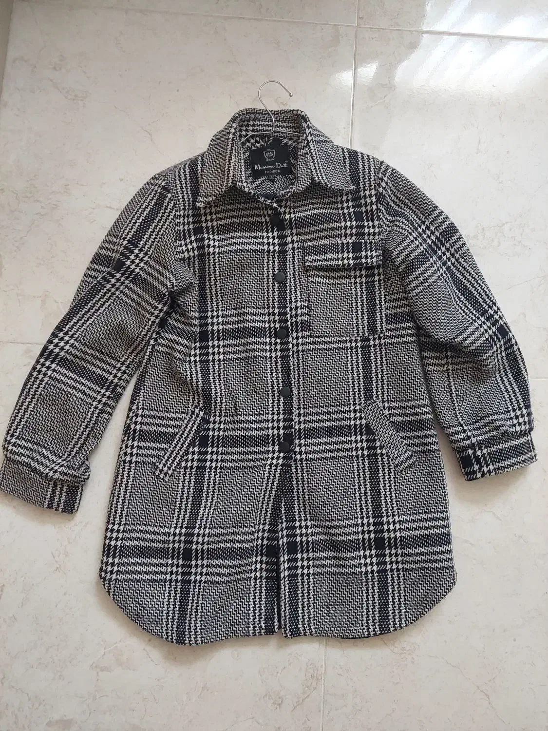 پالتو|لباس|قائن, |دیوار