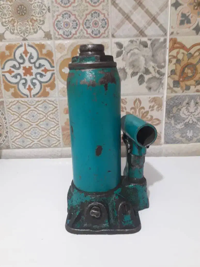 جک روغنی نیسان و وانت|قطعات یدکی و لوازم جانبی|رشت, منظریه|دیوار