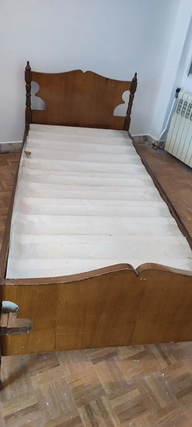 تخت یکنفره قدیمی|تخت و سرویس خواب|تهران, سهروردی|دیوار