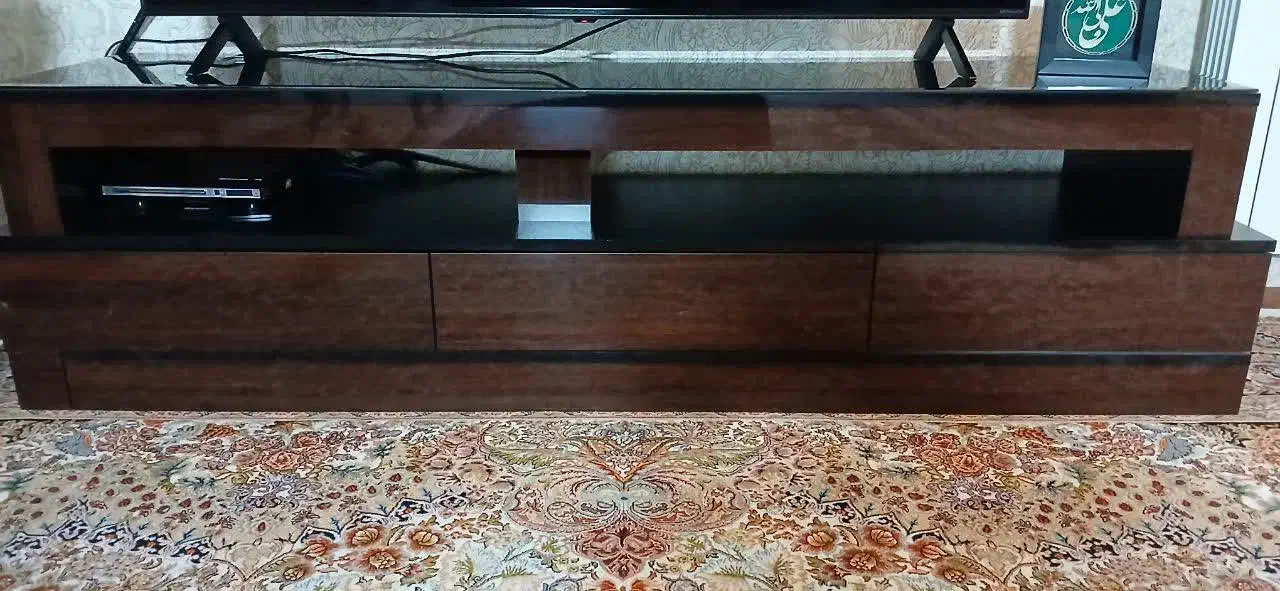میز تلویزیون در حد نو.جنس عالی|میز تلویزیون|تهران, قیام|دیوار