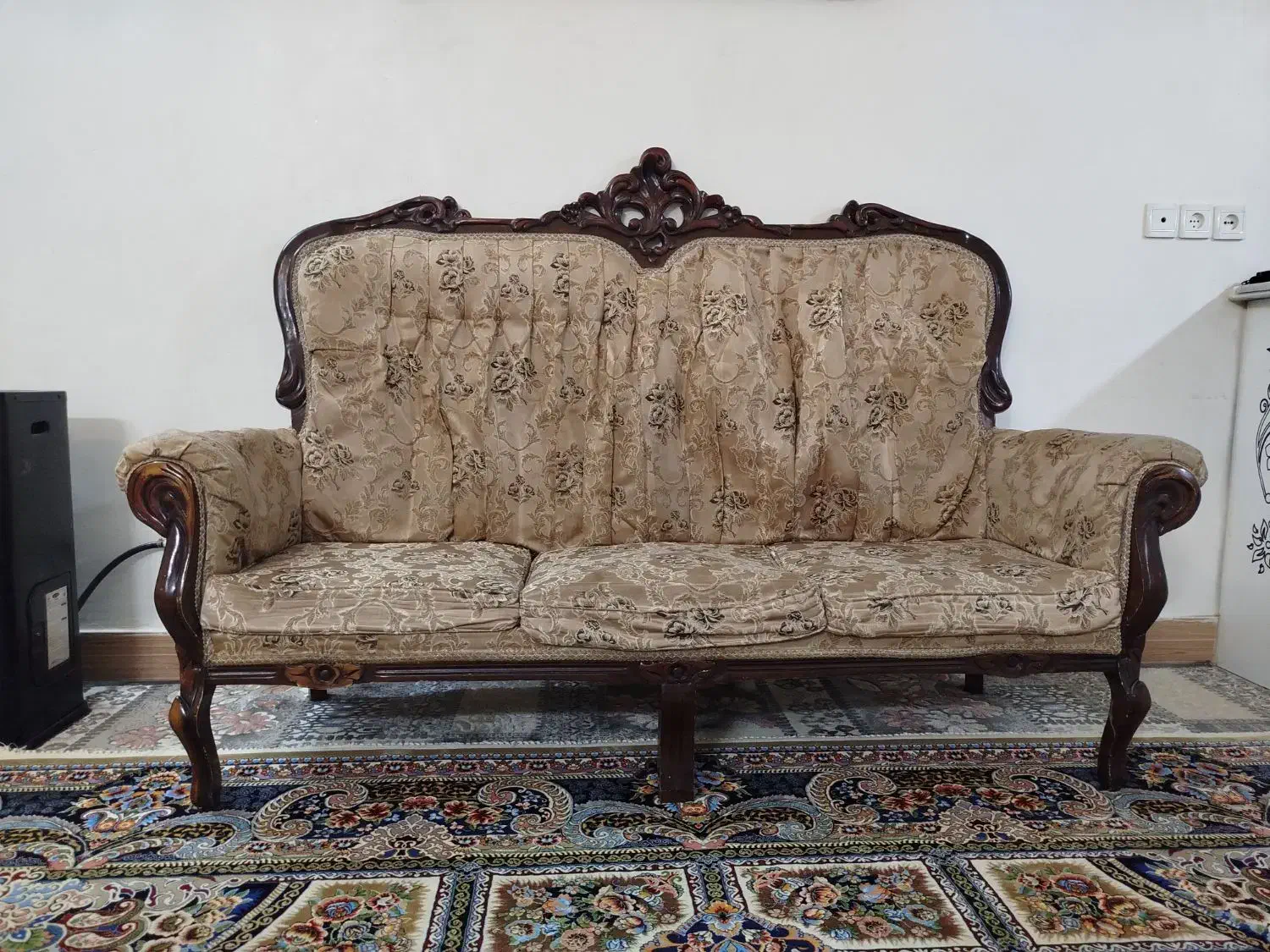 مبل سلطنتی|مبلمان خانگی و میز عسلی|سده (خراسان جنوبی), |دیوار