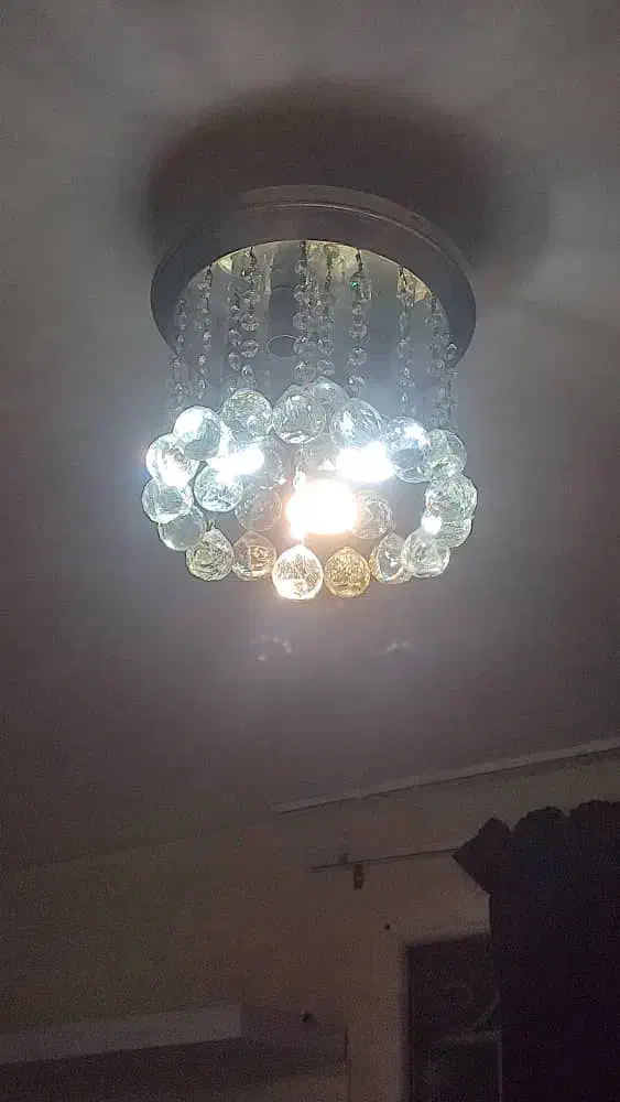 لوستر سقفی طلایی رنگ 4شاخه    بازتاب نور زیاد|لوستر و چراغ آویز|تهران, تهرانسر شرقی|دیوار