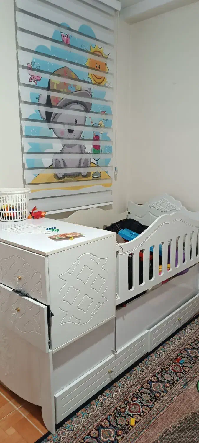 تخت و کمد بچه و صندلی بچه یا صندلی کودک|تخت و صندلی بچه|کرمانشاه, |دیوار
