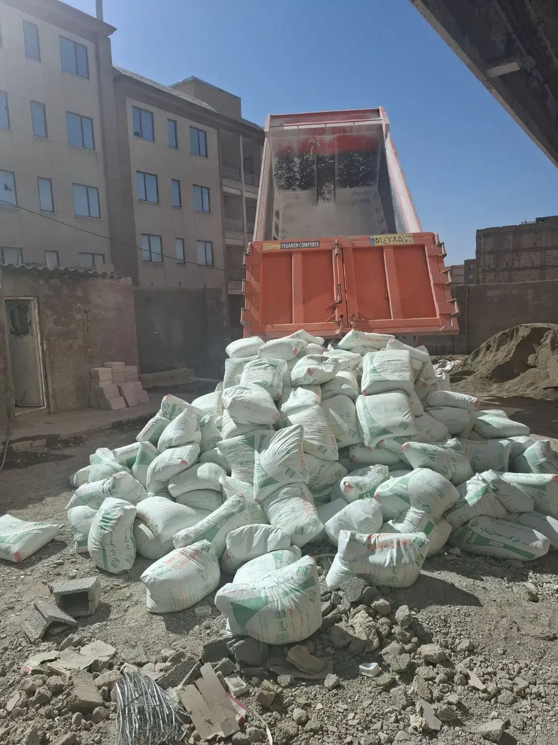 کارگر ساده ساختمانی|استخدام معماری، عمران و ساختمانی|هشتگرد, فاز ۳ مهستان|دیوار