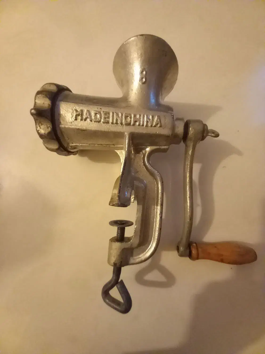 چرخ گوشت دستی قدیمی بزرگ در حد نو عتیقه|کلکسیون اشیاء عتیقه|رفسنجان, |دیوار