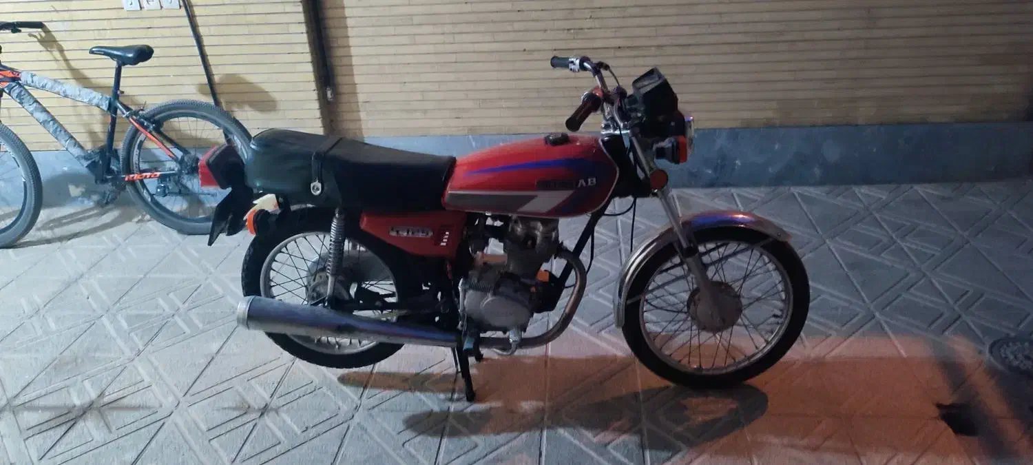 موتور مدل 82|موتورسیکلت|اصفهان, پوریای ولی|دیوار