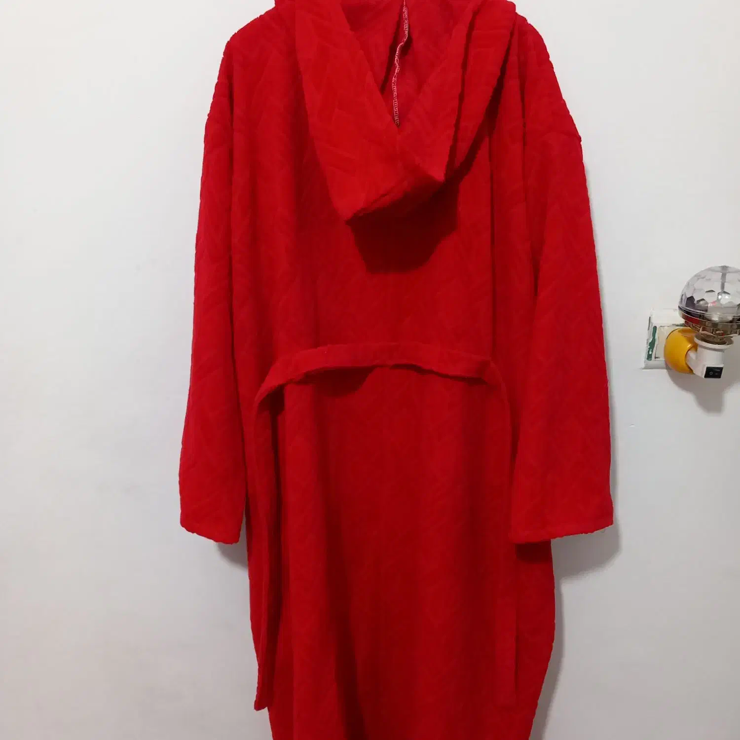 حوله تنپوش نو|لباس|رباط‌کریم, الارد|دیوار