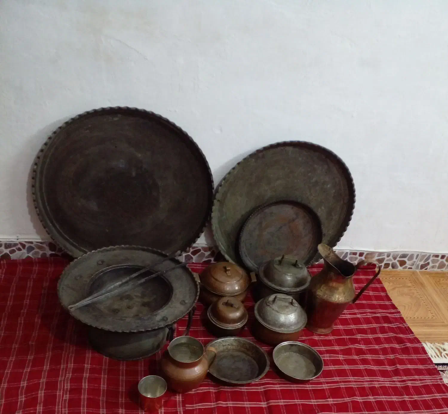 ظروف مسی آنتیک|کلکسیون اشیاء عتیقه|املش, |دیوار