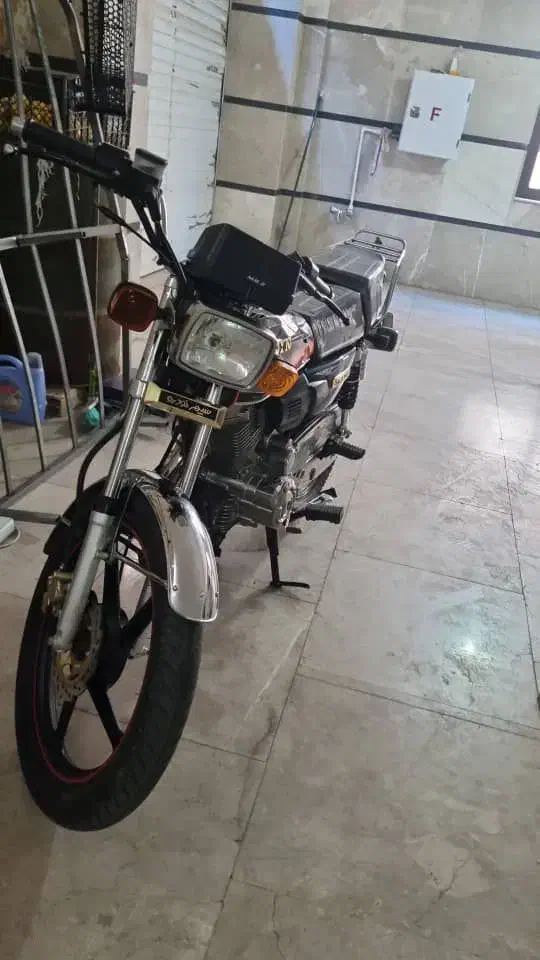 سنین200|موتورسیکلت|انگوران, |دیوار