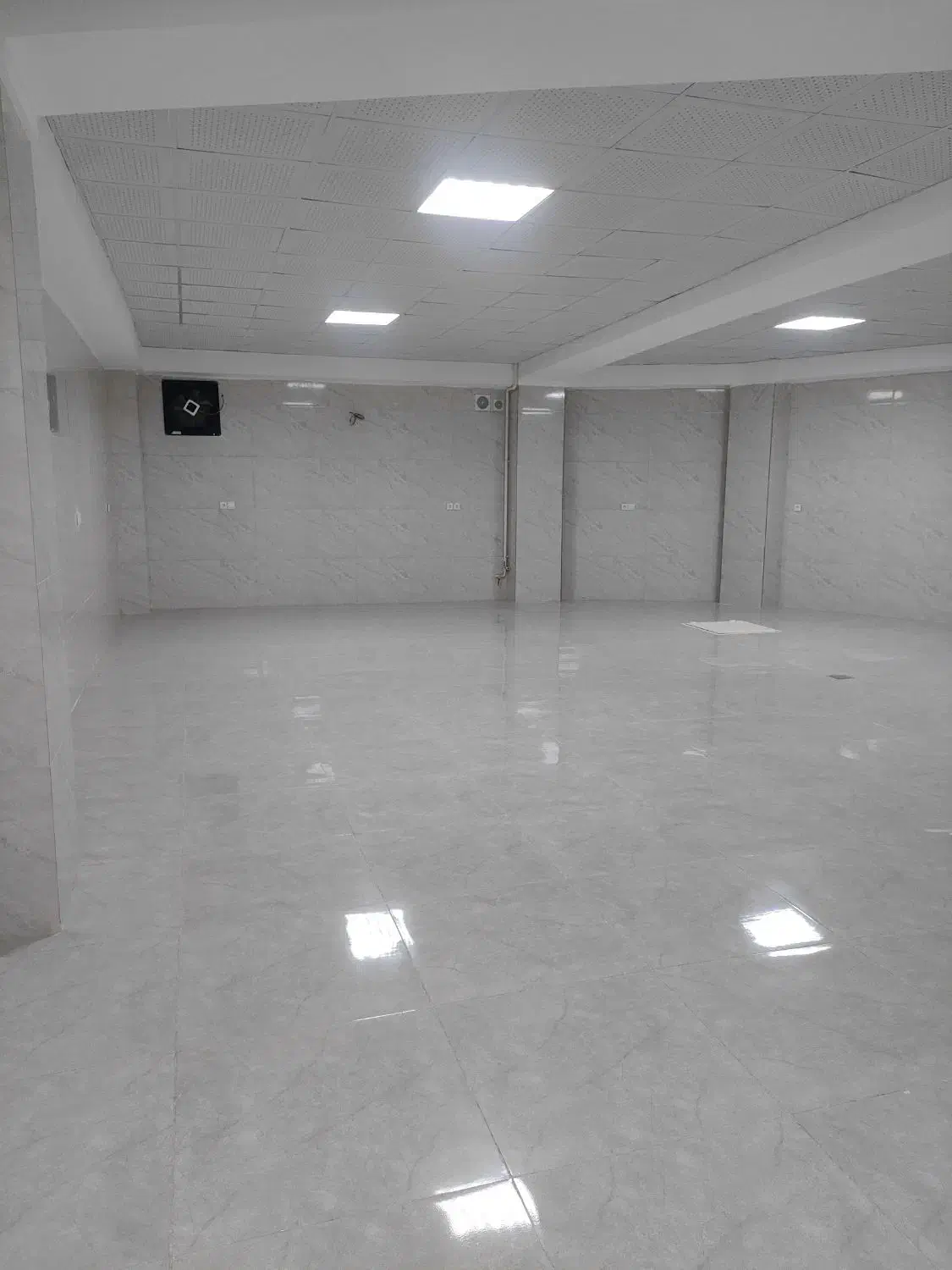 کرایه سالن نوساز ۱۳۰متری .ارتفاع سه مترو نیم|اجارهٔ دفتر کار، اتاق اداری، مطب|سنندج, |دیوار