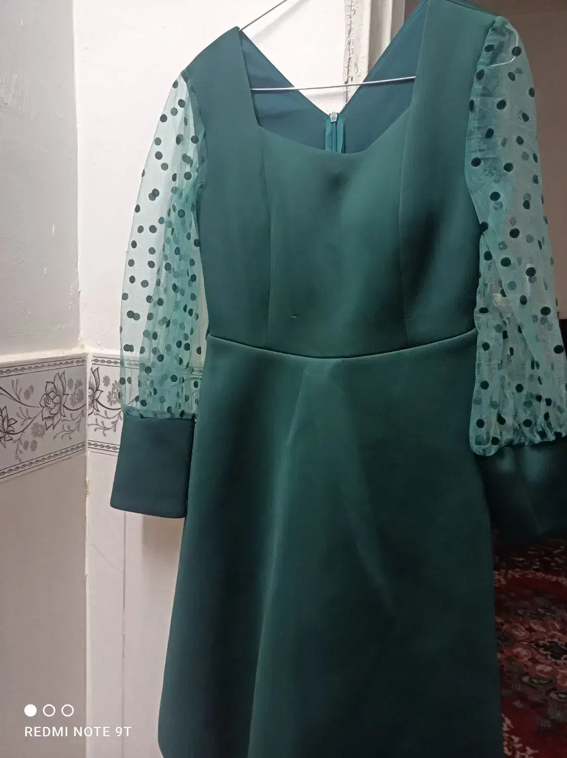 لباس مجلسی|لباس|تاکستان, |دیوار