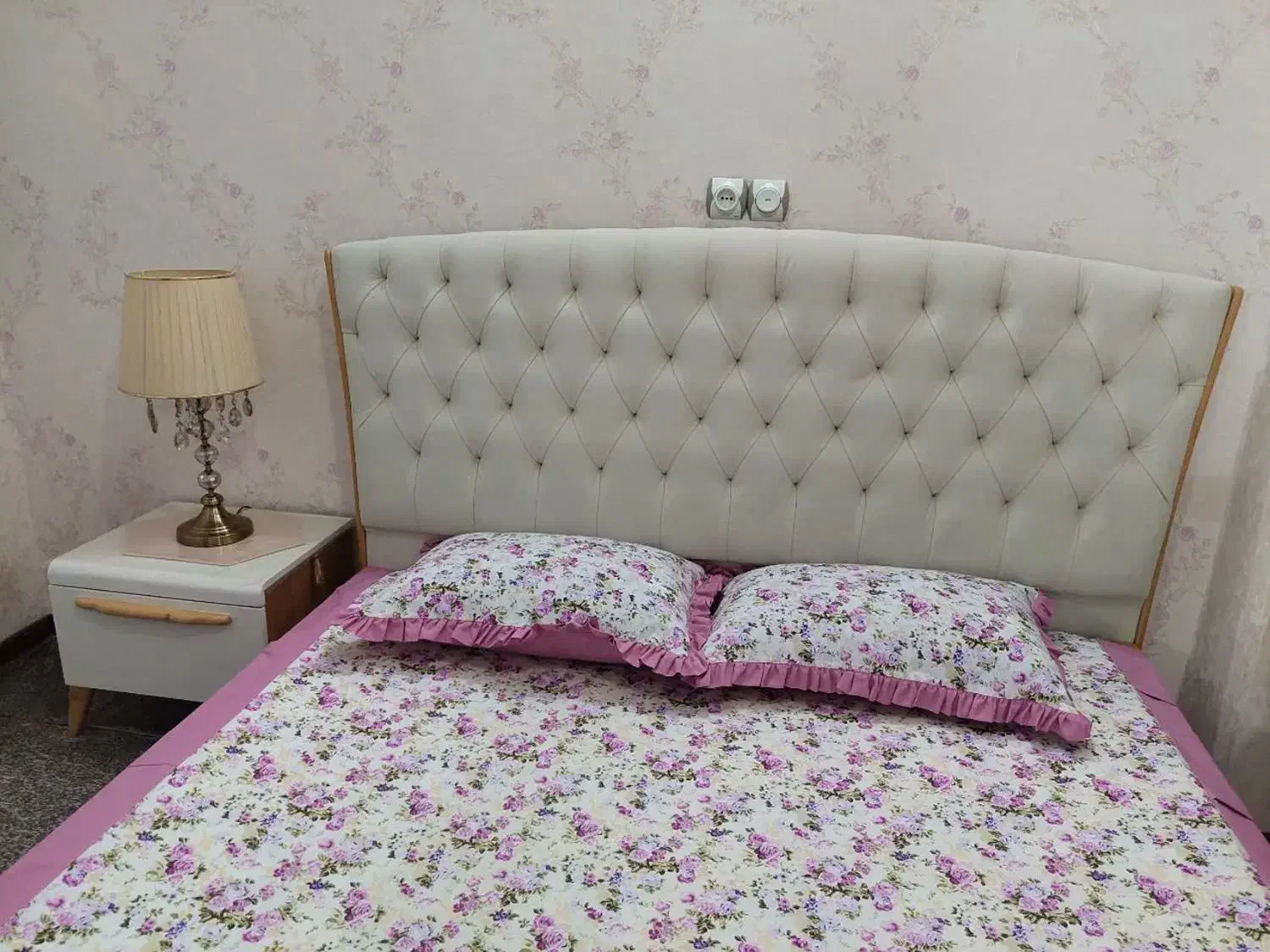 سرویس خواب  در حد نو و بسیار تمیز|تخت و سرویس خواب|قم, دروازه قلعه|دیوار