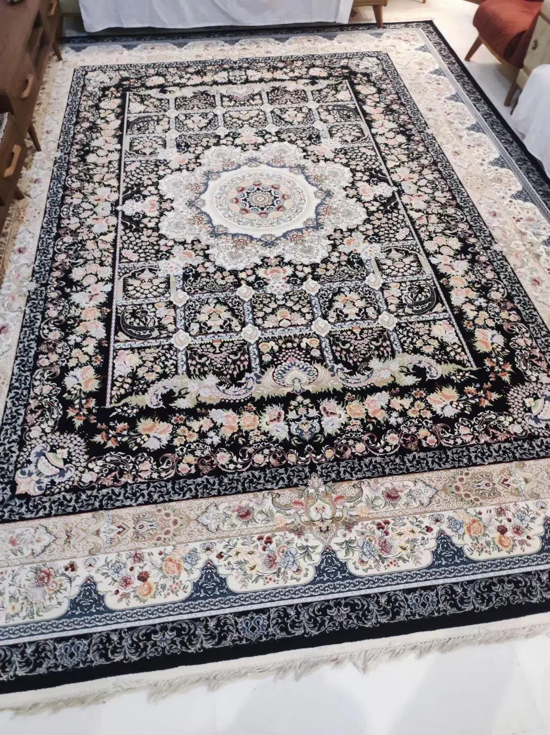 یک عددفرش ۱۲متری محتشم|فرش|مشهد, سرافرازان|دیوار