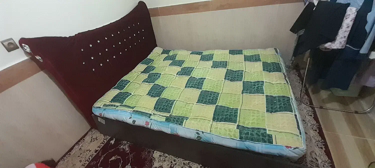 تخت خاب ۲نفره همراه باتشک|تخت و سرویس خواب|شاهین‌شهر, گزبرخوار|دیوار