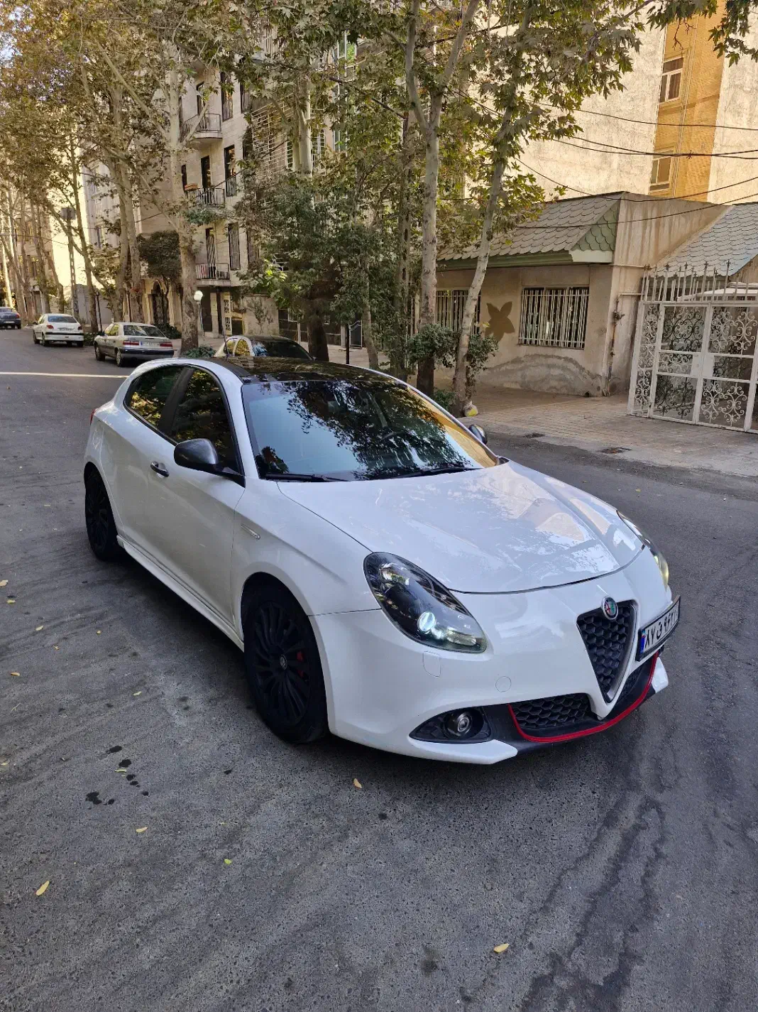 الفارومیو جولیتا ۲۰۱۷ داخل قرمز ۲برگ سند زیر قیمت|خودرو سواری و وانت|تهران, وردآورد|دیوار