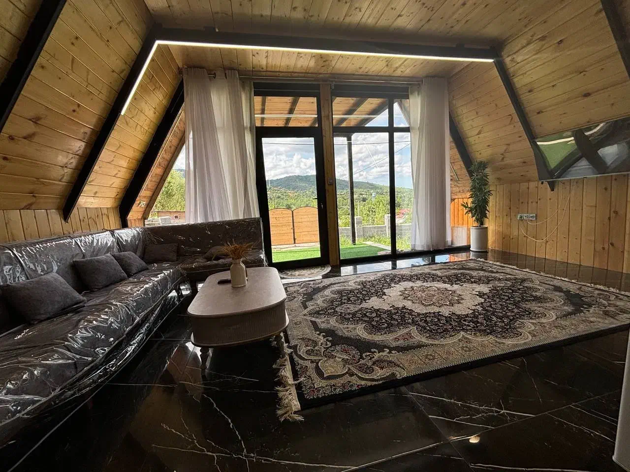 ویلا سوئیسی ماسال|اجارهٔ کوتاه‌مدت ویلا و باغ|ماسال, |دیوار