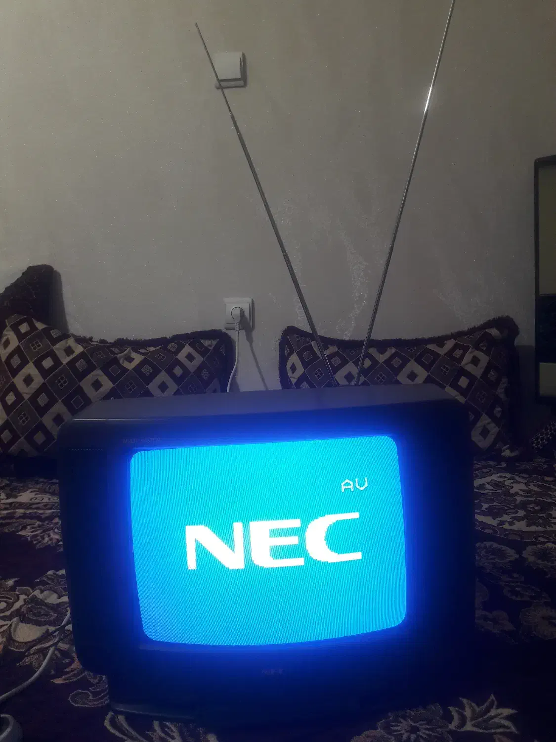 تلویزیون چهارده اینچ|تلویزیون و پروژکتور|قزوین, |دیوار